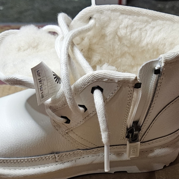 UGGS (TODDLER)(NUMEL2 (LNWOT) - Picture 4 of 10